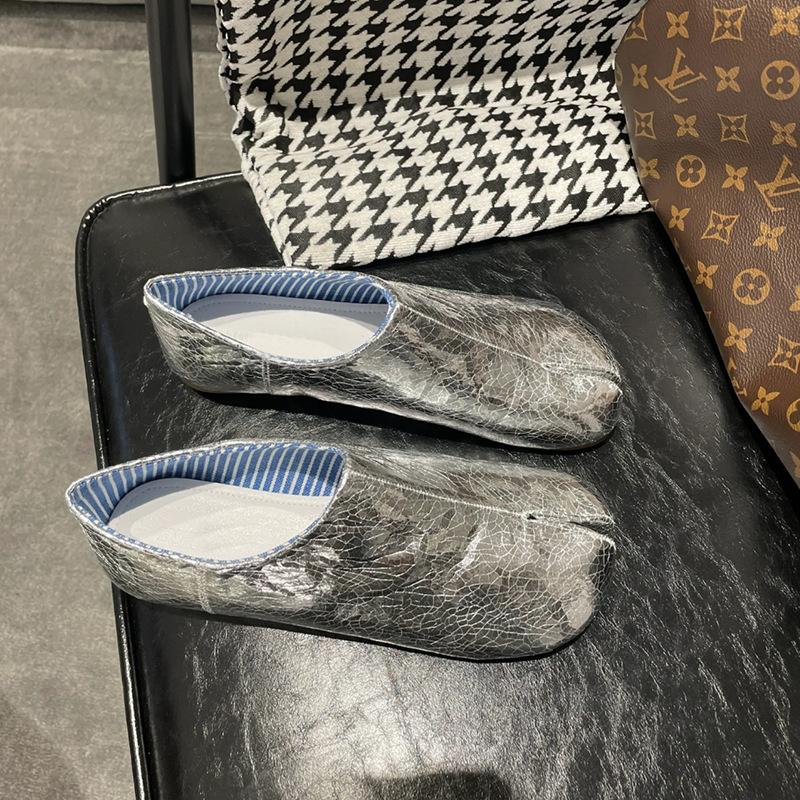 2025 весна новые м6 плоская кожа лоферы на одной педали женские с глубоким вырезом с раздвоенным носком маленькие кожаные туфли серебристые женские туфли 40
2025 весна новые м6 плоская кожа лоферы на одной педали женские с глубоким вырезом с раздвоенным носком маленькие кожаные туфли серебристые женские туфли 40