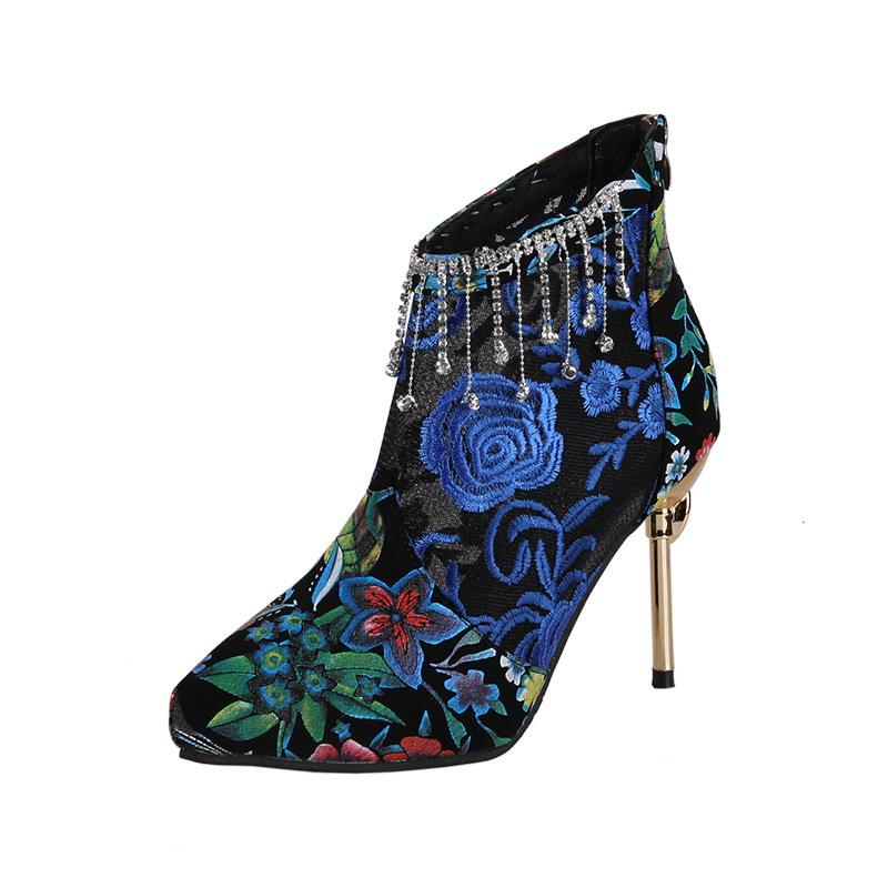 Модные ботинки большого размера женские новые на высоком тонком каблуке с вышивкой в виде ветра, с мешком на мыске, низкие ботильоны 43 синий
Модные ботинки большого размера женские новые на высоком тонком каблуке с вышивкой в виде ветра, с мешком на мыске, низкие ботильоны 43 синий