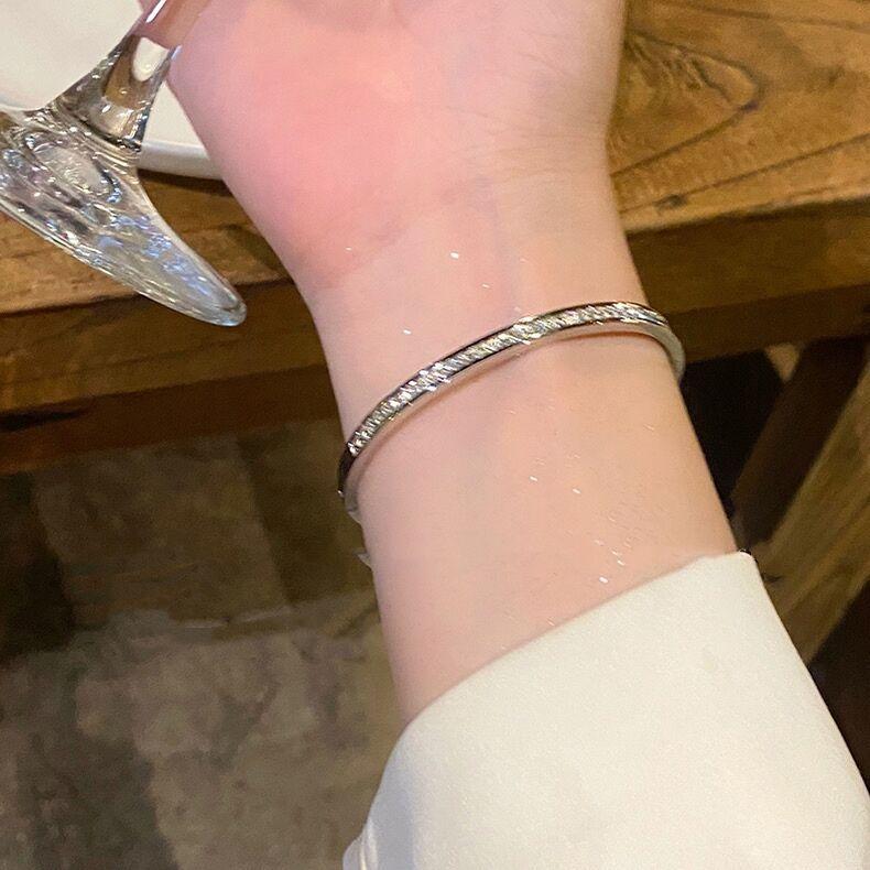 Звездное небо, тонкий браслет из циркония, женский легкий роскошный высококачественный универсальный браслет из титановой стали, не выцветает, ювелирные изделия
Звездное небо, тонкий браслет из циркония, женский легкий роскошный высококачественный универсальный браслет из титановой стали, не выцветает, ювелирные изделия