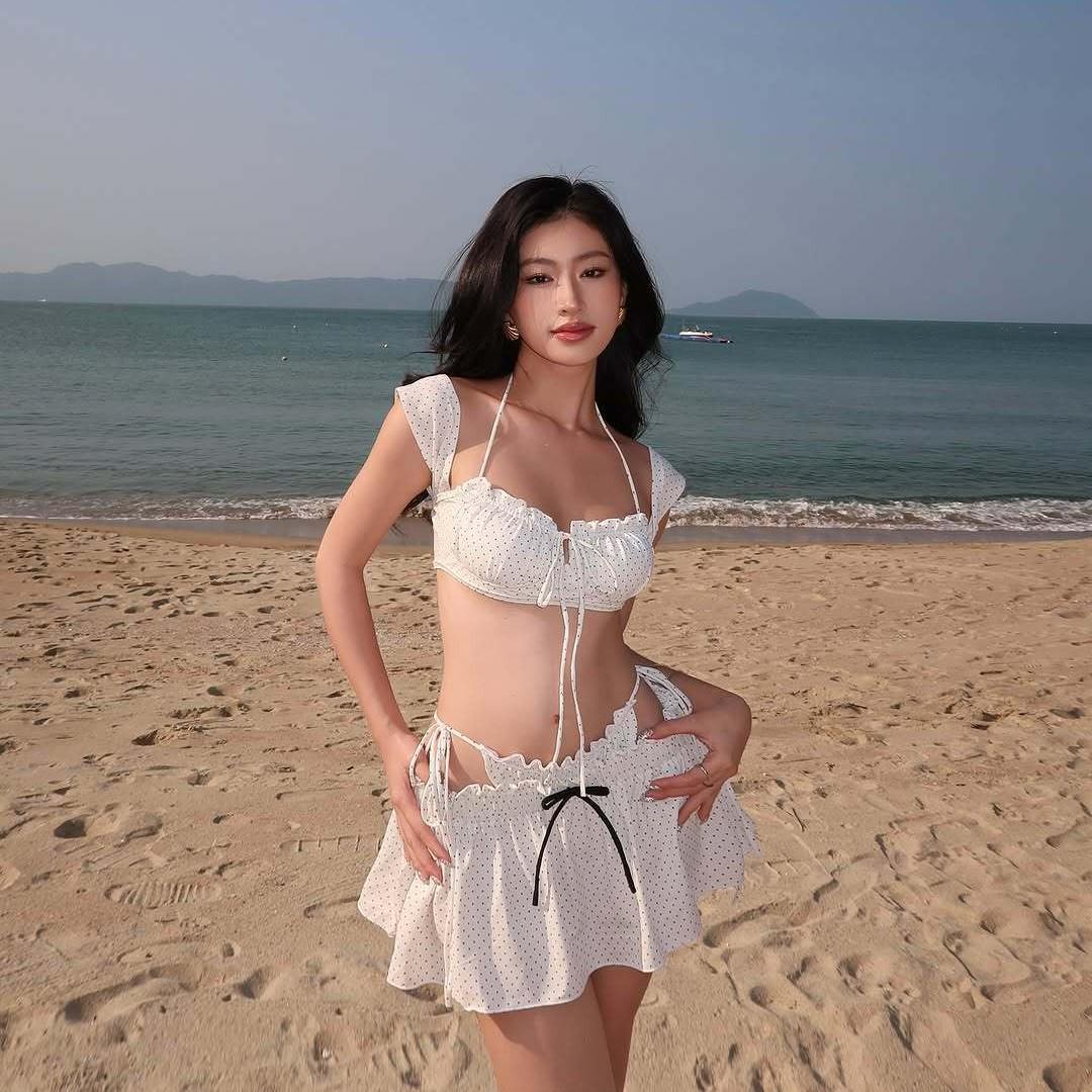 European & American Seaside Vacation Sexy Bikini Three-Piece Swimsuit Set - Pure Desire Style, High-End Hot Spring Swimwear XL білий
European & American Seaside Vacation Sexy Bikini Three-Piece Swimsuit Set - Pure Desire Style, High-End Hot Spring Swimwear XL білий