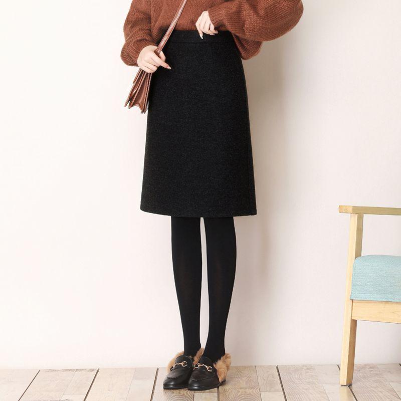 High-Waisted Wool A-Line Midi Skirt: Elegant, Wrinkle-Resistant, Versatile, Autumn/Winter Style with Back Slit. S recommended for 80-95 jin Чистий/чорний
High-Waisted Wool A-Line Midi Skirt: Elegant, Wrinkle-Resistant, Versatile, Autumn/Winter Style with Back Slit. S recommended for 80-95 jin Чистий/чорний