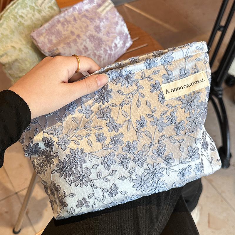 Вышивка в китайском стиле, косметичка и дорожный клатч для ухода за кожей
Вышивка в китайском стиле, косметичка и дорожный клатч для ухода за кожей