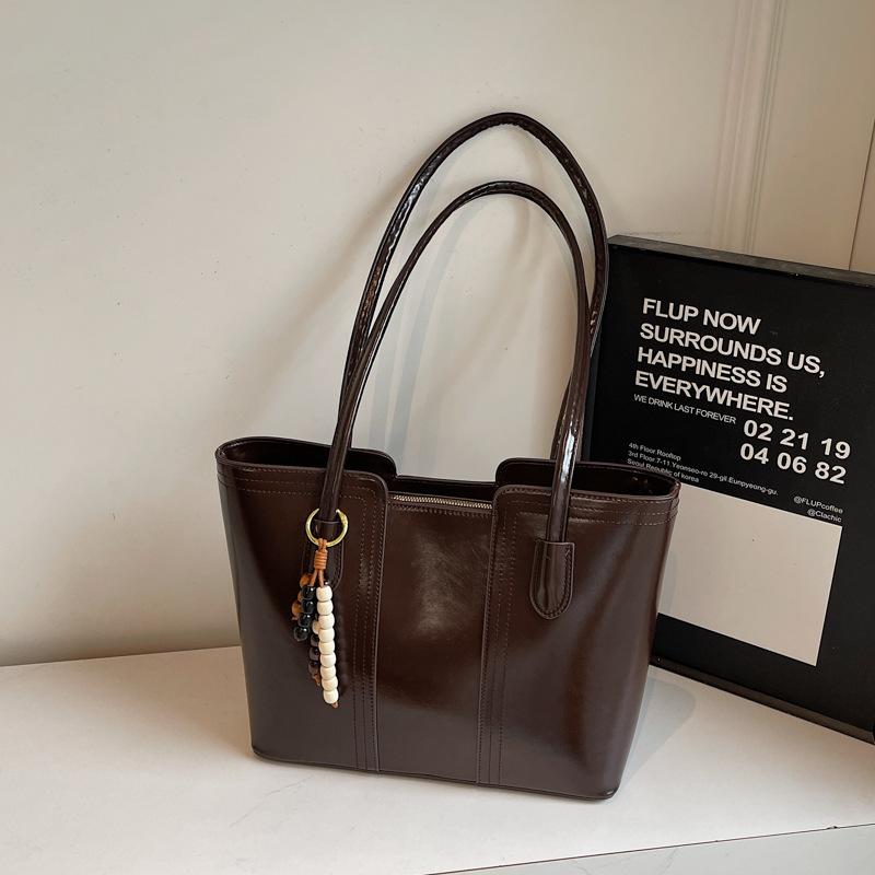 Large capacity fashionable women s commuter texture tote bag 2025 autumn new Korean version simple shoulder armpit bag women
Large capacity fashionable women s commuter texture tote bag 2025 autumn new Korean version simple shoulder armpit bag women