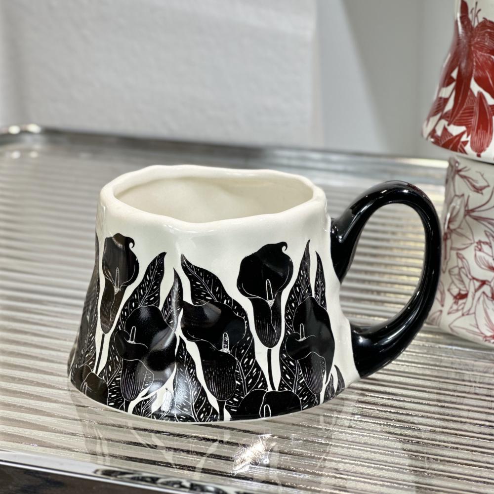 Vintage Calla Lily Ceramic Coffee Cup Afternoon Tea Dessert Large Capacity Teacup Drinkware Office Mug Couple Mug Birthday Gift 350 ML
Vintage Calla Lily Ceramic Coffee Cup Afternoon Tea Dessert Large Capacity Teacup Drinkware Office Mug Couple Mug Birthday Gift 350 ML