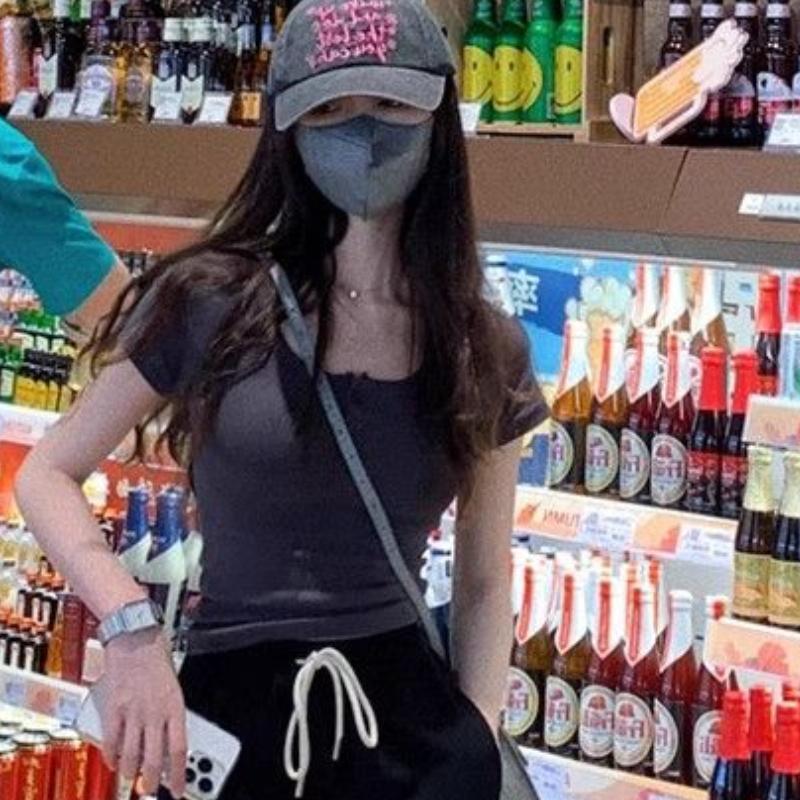 Базовая футболка с коротким рукавом и нитью на плече для женщин. Летний новый сексуальный короткий топ с открытой ключицей XL
Базовая футболка с коротким рукавом и нитью на плече для женщин. Летний новый сексуальный короткий топ с открытой ключицей XL