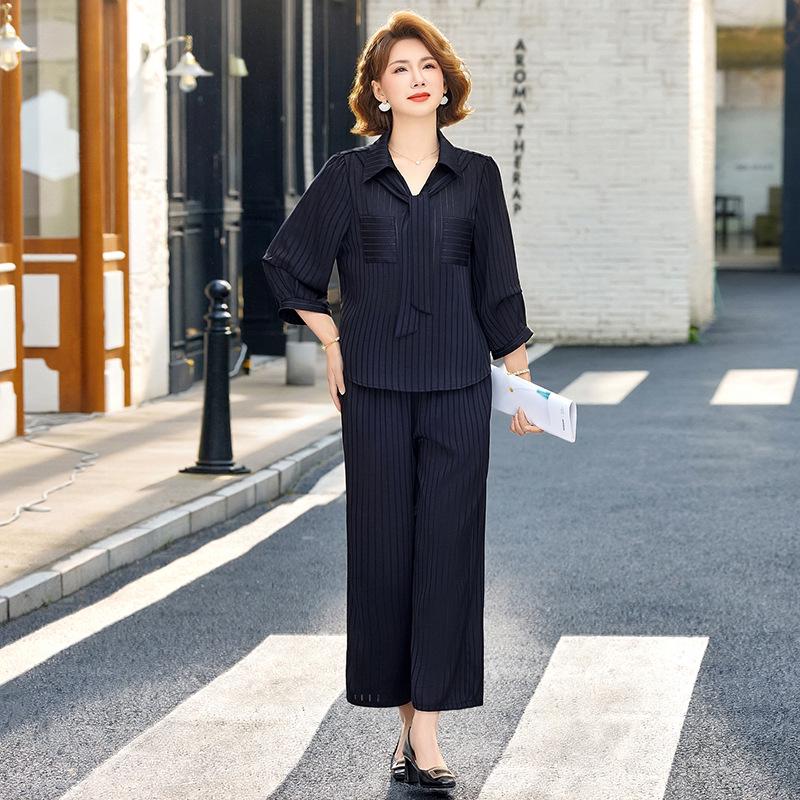 Spring/Summer 2026 Elegant Multi-Color Two-Piece Set for Mature Women: Loose-Fit Top and Wide-Leg Pants XL (suggested weight 85-100 jin)
Spring/Summer 2026 Elegant Multi-Color Two-Piece Set for Mature Women: Loose-Fit Top and Wide-Leg Pants XL (suggested weight 85-100 jin)