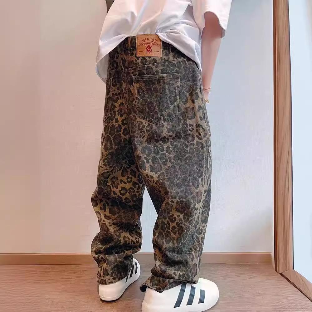 Широкие джинсы с леопардовым принтом в стиле ретро для мужчин — модный стиль 2024 года XL цветной печати леопарда
Широкие джинсы с леопардовым принтом в стиле ретро для мужчин — модный стиль 2024 года XL цветной печати леопарда