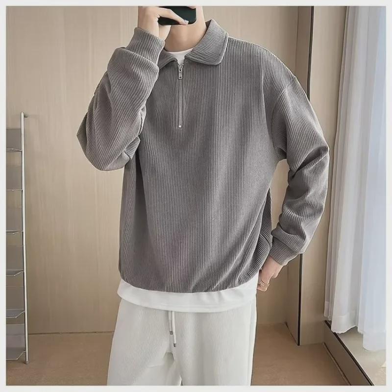 Мужской осенний трендовый полосатый свитер с застежкой-молнией на лацкане: Красивый воротник-поло, длинный рукав, однотонный.
Мужской осенний трендовый полосатый свитер с застежкой-молнией на лацкане: Красивый воротник-поло, длинный рукав, однотонный.