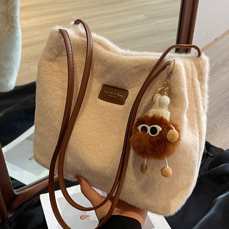 Плюшевая сумка женская большой вместимости 2025 новая осень и зима универсальная на плечо сумка-ведро премиальная сумка-тоут покинуть белый
Плюшевая сумка женская большой вместимости 2025 новая осень и зима универсальная на плечо сумка-ведро премиальная сумка-тоут покинуть белый