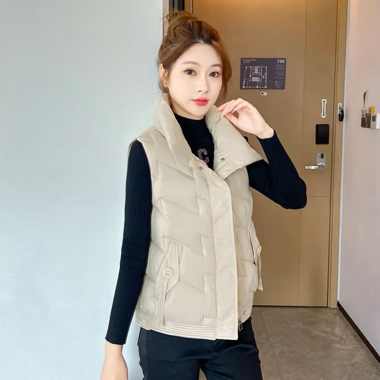 Жіноча куртка без рукавів зі стійкою, вільного крою, укорочена бавовняна жилетка, осінньо-зимовий одяг, корейський стиль XXL бежевий
Жіноча куртка без рукавів зі стійкою, вільного крою, укорочена бавовняна жилетка, осінньо-зимовий одяг, корейський стиль XXL бежевий