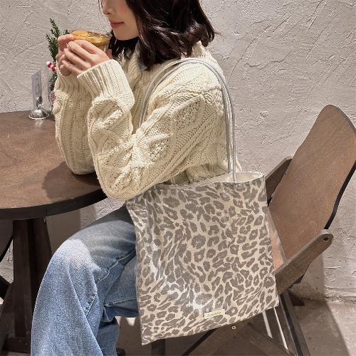 Leopard Print Large Capacity Tote Trendy Bag Women s Commuter Single Oulder Bag Handbag Korean Sle Nylon Casual Bag
Leopard Print Large Capacity Tote Trendy Bag Women s Commuter Single Oulder Bag Handbag Korean Sle Nylon Casual Bag