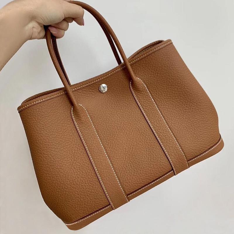 TOGO first-layer cowhide garden bag, genuine leather women s bag, shopping bag, tote bag, bucket bag, versatile handbag. 30cm
TOGO first-layer cowhide garden bag, genuine leather women s bag, shopping bag, tote bag, bucket bag, versatile handbag. 30cm
