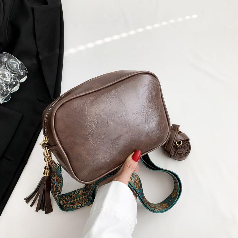 Stylish Women s Vintage Small Shoulder Bag With Unique Design For Casual Outings In Black Beige Red Brown And Coffee Colors кавовий
Stylish Women s Vintage Small Shoulder Bag With Unique Design For Casual Outings In Black Beige Red Brown And Coffee Colors кавовий
