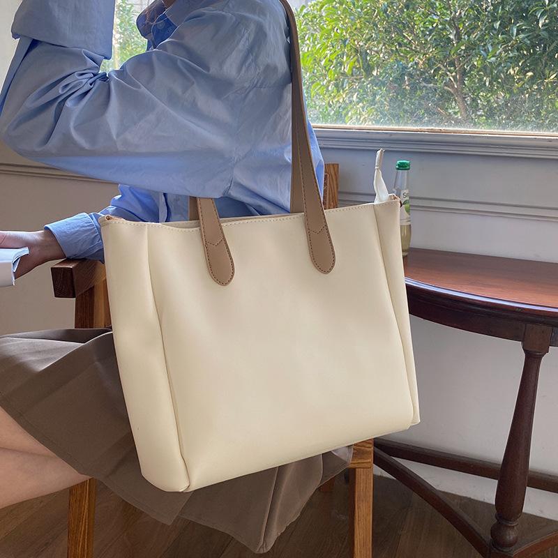 Women s Messenger Bag Large Capacity Shoulder Bag Fashion Women s PU Leather Casual Totes Commute Handbag (30cm<Max Length<50cm)
Women s Messenger Bag Large Capacity Shoulder Bag Fashion Women s PU Leather Casual Totes Commute Handbag (30cm<Max Length<50cm)
