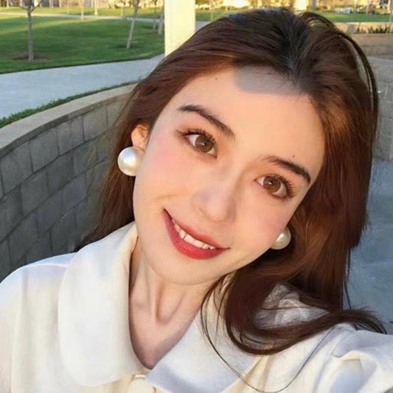 S925 Silver Needle Hong Kong Style Oversized Pearl Earrings - Retro, Elegant, Trendy Design
S925 Silver Needle Hong Kong Style Oversized Pearl Earrings - Retro, Elegant, Trendy Design