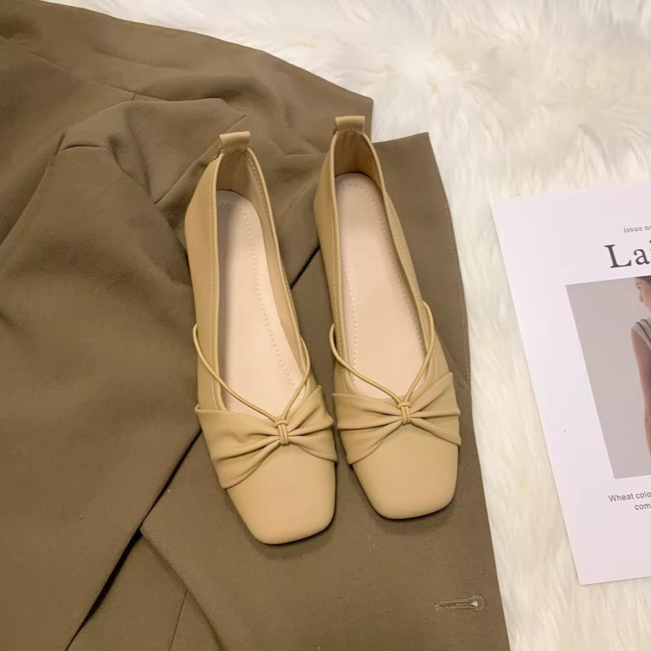 Xiaoxiangfeng temperament shallow single shoes women s 2025 spring new bow thick heel versatile French ladyshoes Mary Jane shoes 35
Xiaoxiangfeng temperament shallow single shoes women s 2025 spring new bow thick heel versatile French ladyshoes Mary Jane shoes 35