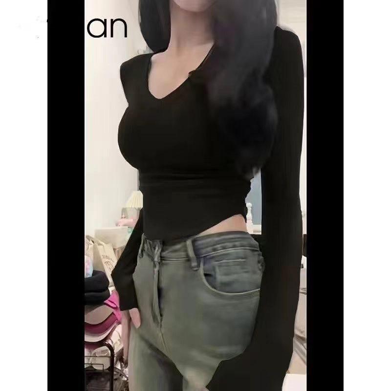 Sleek V-Neck Long-Sleeve Irregular Short T-Shirt - Trendy Spring/Summer Fit for Women
Sleek V-Neck Long-Sleeve Irregular Short T-Shirt - Trendy Spring/Summer Fit for Women