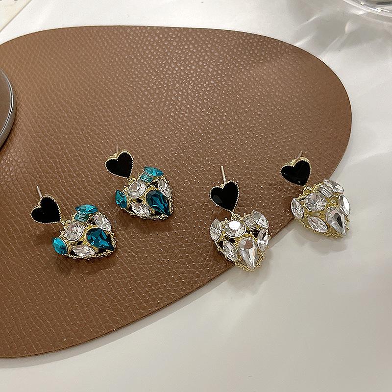 Retro Hong Kong Style S925 Silver Zircon Diamond Stud Earrings - Peach Heart Design for Sweet Minimalist Style
Retro Hong Kong Style S925 Silver Zircon Diamond Stud Earrings - Peach Heart Design for Sweet Minimalist Style