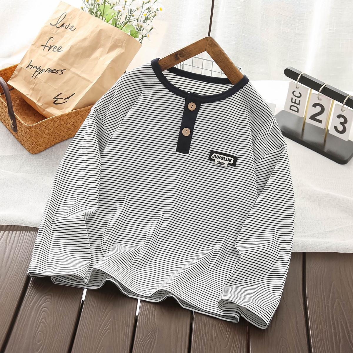 Осенний полосатый базовый топ с круглым вырезом для мальчиков 170 черный белый
Осенний полосатый базовый топ с круглым вырезом для мальчиков 170 черный белый