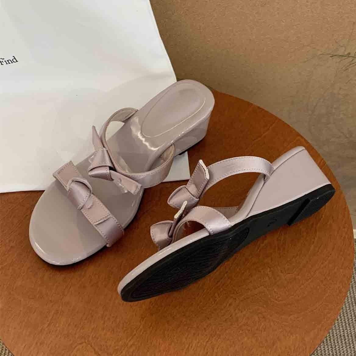 Gentle Fairy Wedge Heel Sandal Woman One Word Bow Open Toe Height Slipper Woman 40 світло-фіолетового кольору
Gentle Fairy Wedge Heel Sandal Woman One Word Bow Open Toe Height Slipper Woman 40 світло-фіолетового кольору