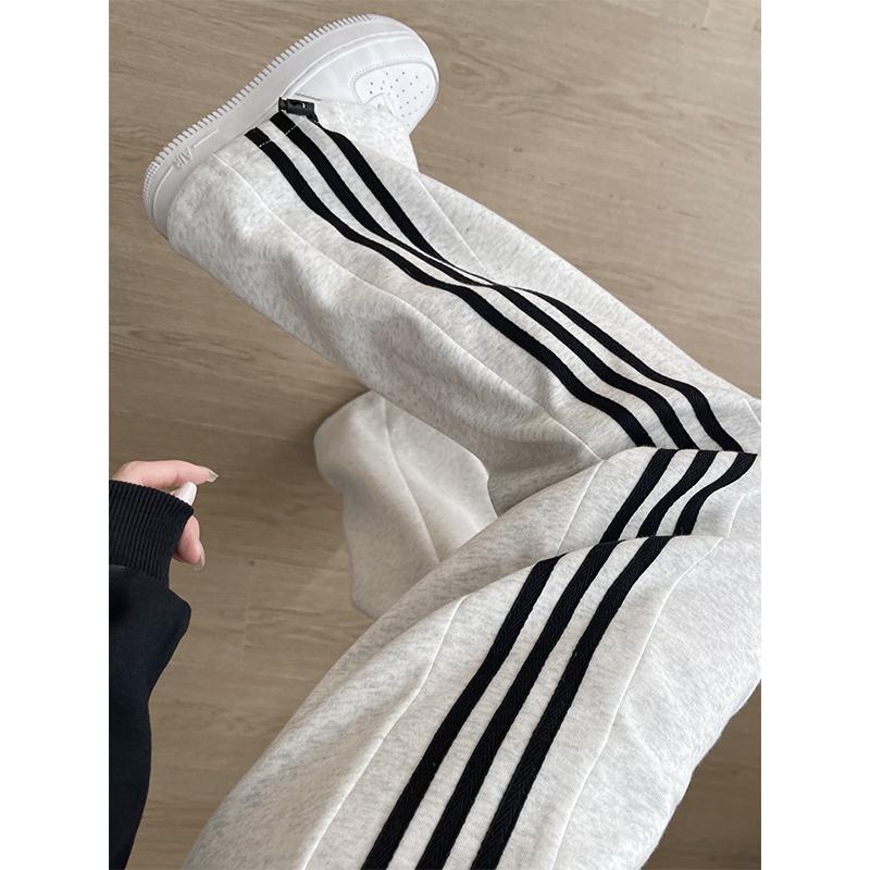 Plus Size Women s Striped Joggers - Wide Leg, Loose Fit, Spring/Autumn 2025 Collection L up to 115 lbs
Plus Size Women s Striped Joggers - Wide Leg, Loose Fit, Spring/Autumn 2025 Collection L up to 115 lbs