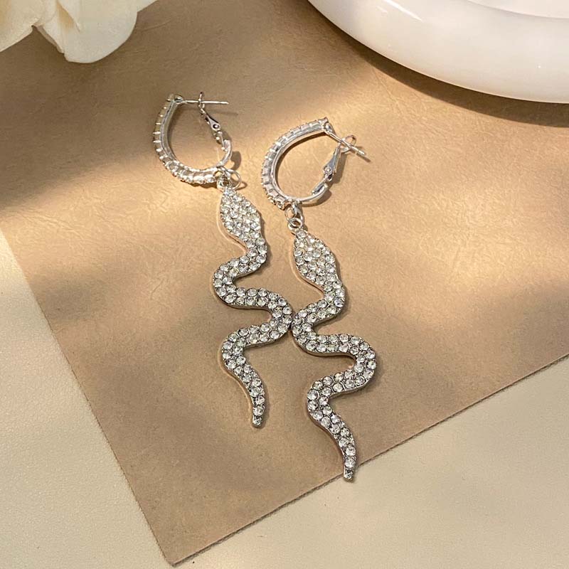 Новая мода змея кристалл кулон девушки роскошные длинные кисточки серьги ювелирные изделия для вечеринок подарки как
Новая мода змея кристалл кулон девушки роскошные длинные кисточки серьги ювелирные изделия для вечеринок подарки как