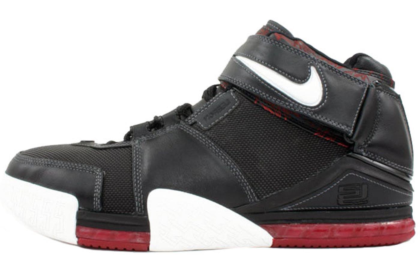 Nike LeBron Zoom 2 Чорний Малиновий 309378-011 45
Nike LeBron Zoom 2 Чорний Малиновий 309378-011 45