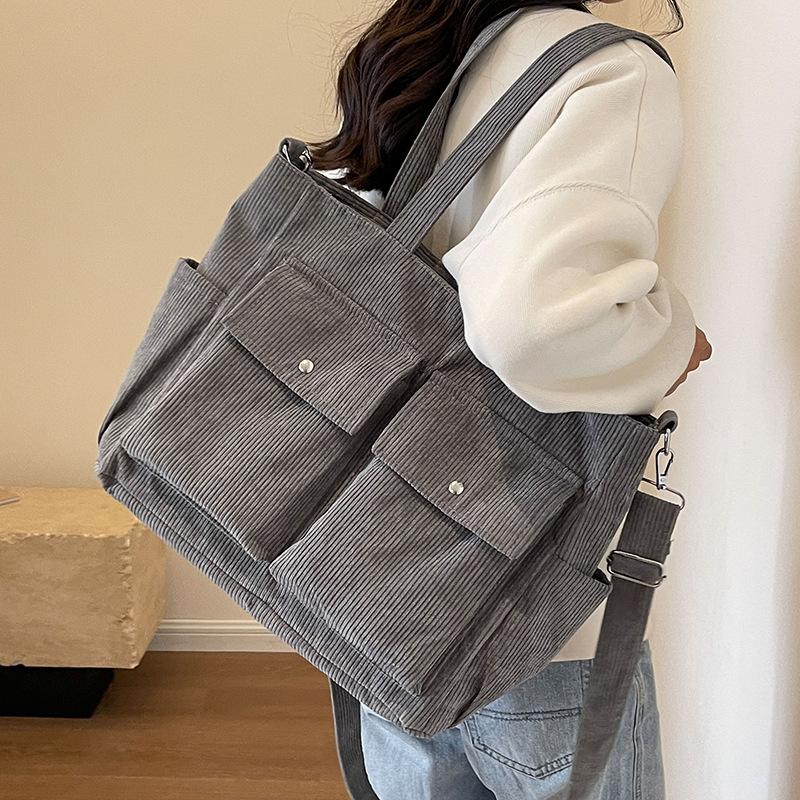 Corduroy bag women s tote bag large capacity autumn and winter messenger 2025 new versatile shoulder class bag хакі
Corduroy bag women s tote bag large capacity autumn and winter messenger 2025 new versatile shoulder class bag хакі