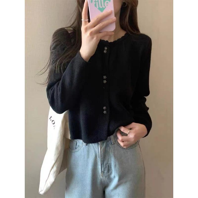 Autumn new casual temperament long-sleeved knitted cardigan women s gentle wind solid color loose sweater jacket one size fits all
Autumn new casual temperament long-sleeved knitted cardigan women s gentle wind solid color loose sweater jacket one size fits all