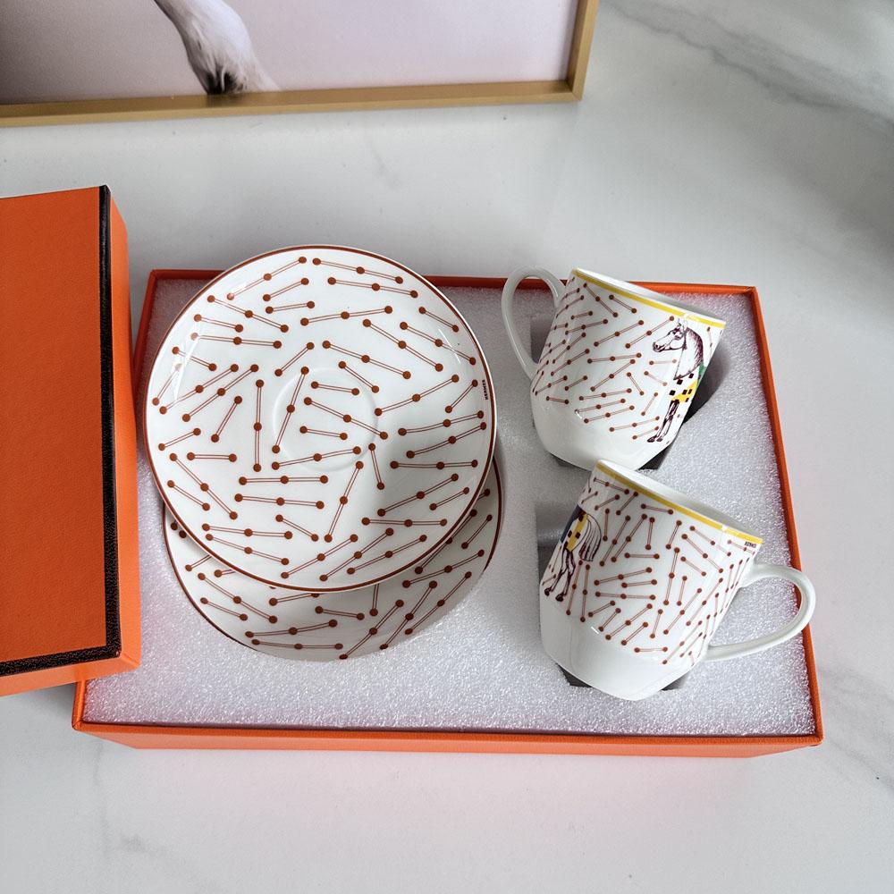 Европейский расписанный вручную изысканный набор из сетчатых красных чашек для эспрессо, костяного фарфора, чашка и блюдце, домашний послеобеденный чай, концентрированная чайная чашка 200ml
Европейский расписанный вручную изысканный набор из сетчатых красных чашек для эспрессо, костяного фарфора, чашка и блюдце, домашний послеобеденный чай, концентрированная чайная чашка 200ml