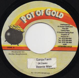 7inch Record BEENIE MAN - Ganja Farm NONE Pot Of Gold 1999 Jamaica Reggae, Ska & Dub Used
7inch Record BEENIE MAN - Ganja Farm NONE Pot Of Gold 1999 Jamaica Reggae, Ska & Dub Used