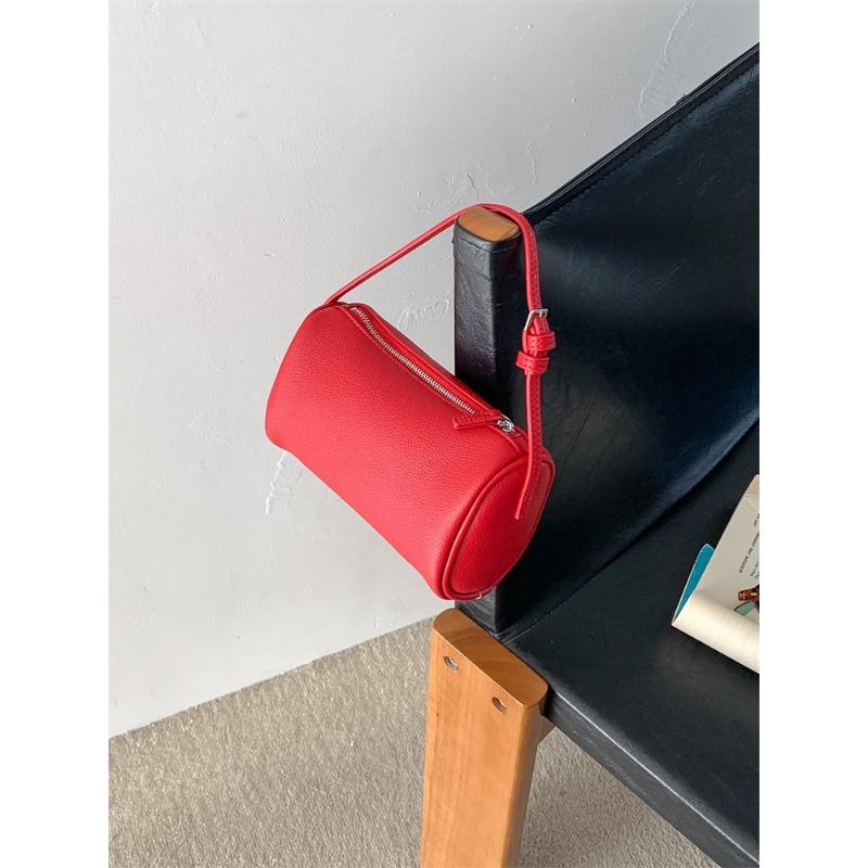 New small messenger bag women s niche high-end sense simple shoulder mobile phone bag versatile horizontal portable small square bag красный
New small messenger bag women s niche high-end sense simple shoulder mobile phone bag versatile horizontal portable small square bag красный