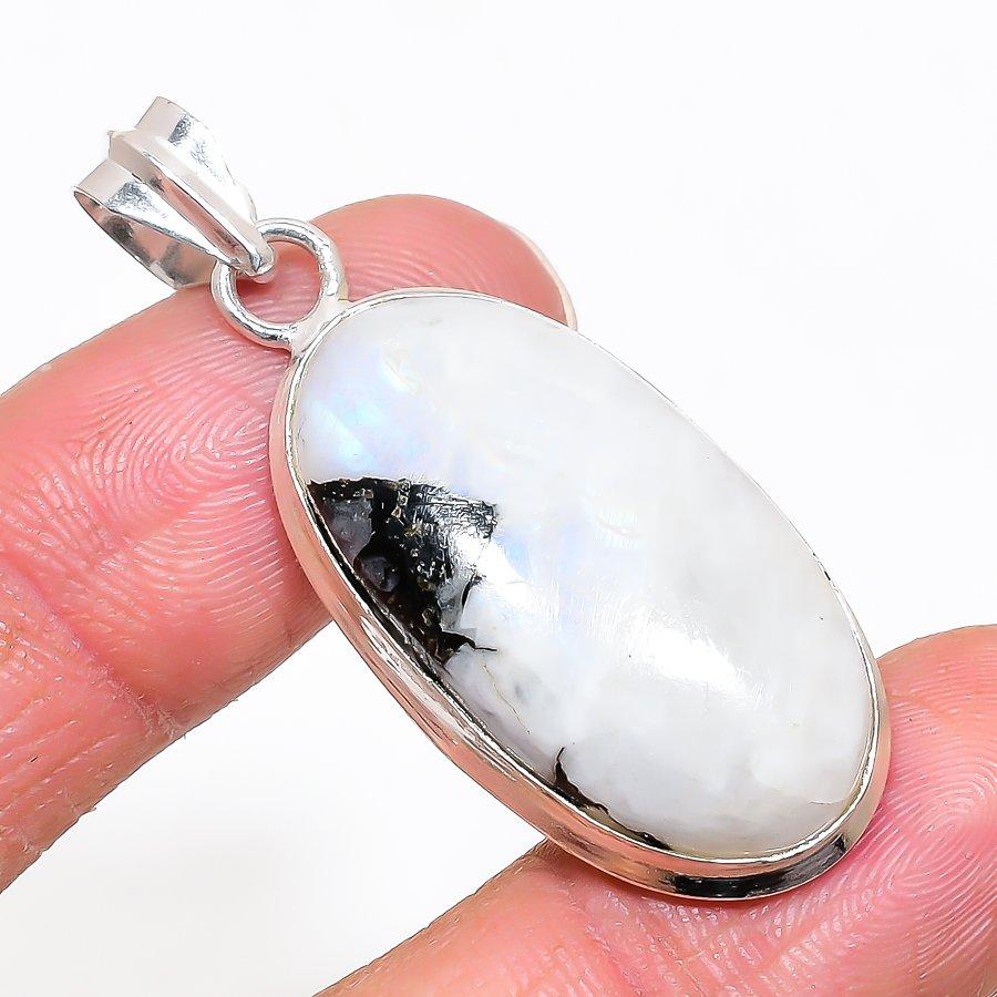 Natural Rainbow Moonstone 925 Sterling Silver Jewelry Pendant 1.97 AP-14048
Natural Rainbow Moonstone 925 Sterling Silver Jewelry Pendant 1.97 AP-14048