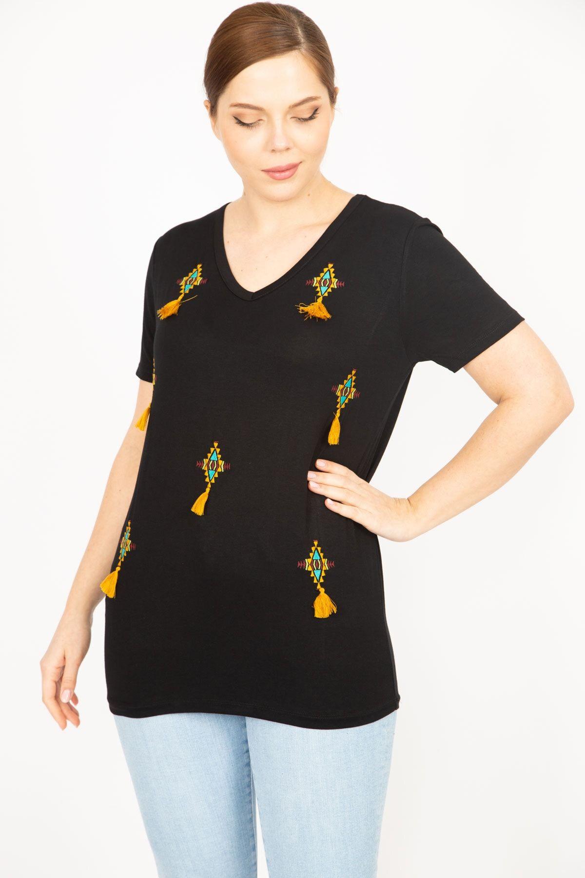 Women s Big Size Blouse Black Plus Size V-Neck Blouse with Embroidery and Tassel Detail 2XL/3XL
Women s Big Size Blouse Black Plus Size V-Neck Blouse with Embroidery and Tassel Detail 2XL/3XL