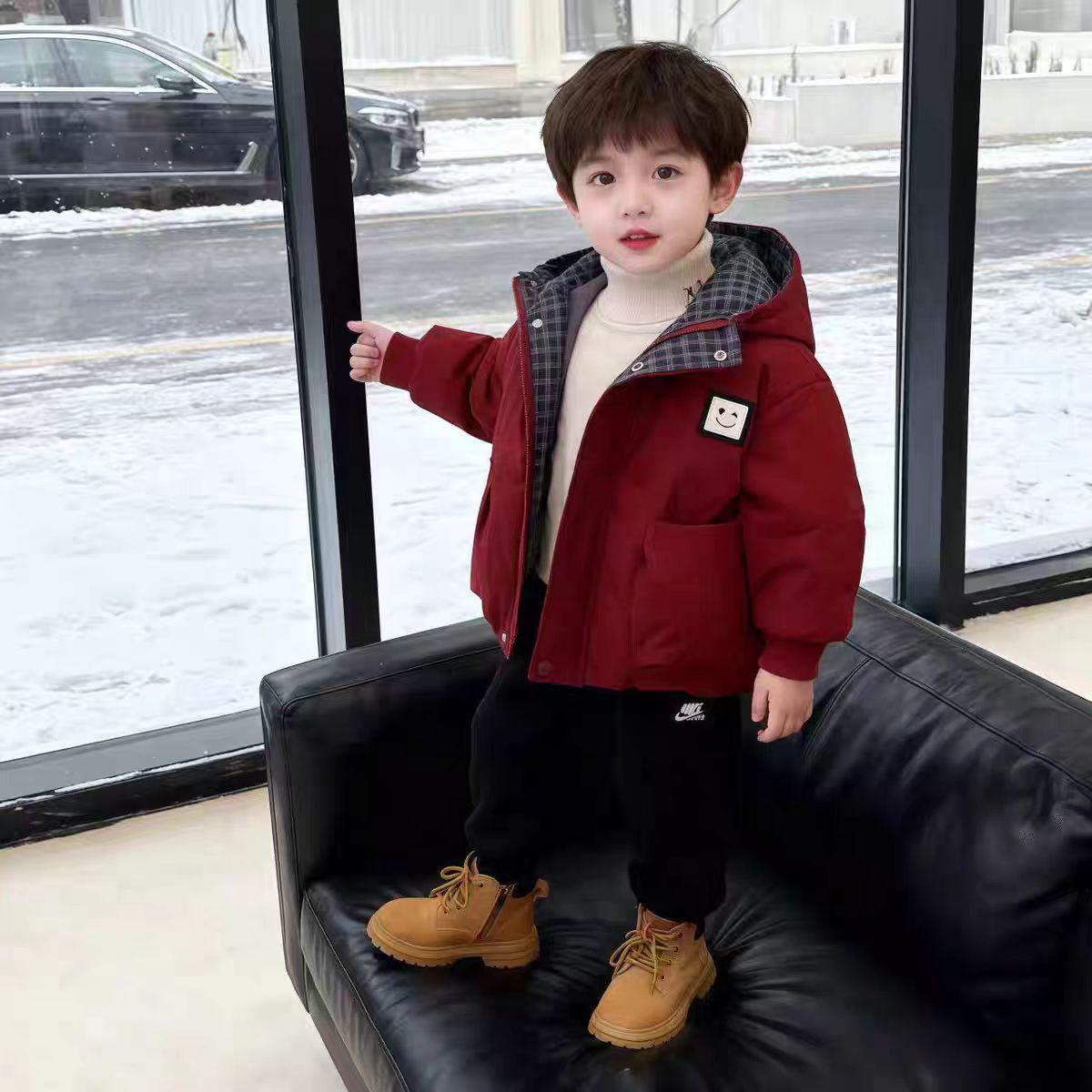 Winter 2025 Boys Fleece-Lined Red Jacket: Warm Cotton-Padded Coat for Kids, Christmas Style 140cm
Winter 2025 Boys Fleece-Lined Red Jacket: Warm Cotton-Padded Coat for Kids, Christmas Style 140cm