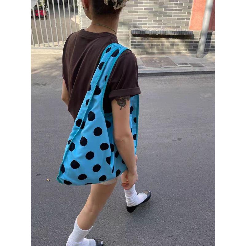 Spring and summer new niche design sense arc polka dot shoulder tote bag large capacity commuter travel bag
Spring and summer new niche design sense arc polka dot shoulder tote bag large capacity commuter travel bag