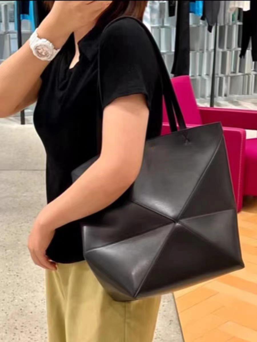 Складная сумка с геометрическим узором 2023 года: Большая вместимость, модная сумка на одно плечо
Складная сумка с геометрическим узором 2023 года: Большая вместимость, модная сумка на одно плечо