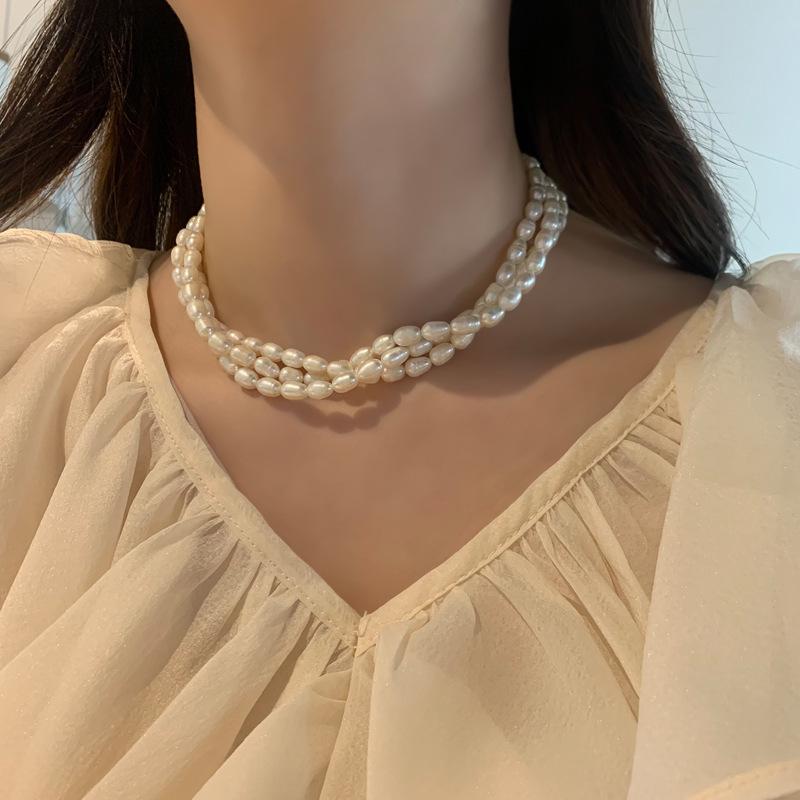 Korean Retro Baroque Multi-Layer Freshwater Pearl Choker Necklace for Women with Gold-Plated Copper
Korean Retro Baroque Multi-Layer Freshwater Pearl Choker Necklace for Women with Gold-Plated Copper