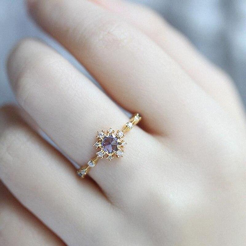 Нежное фиолетово-голубое волнистое кружевное по краю микро-инкрустированное остроконечное циркониевое серебряное кольцо гипсофила 925 пробы изысканные модные украшения для женщин золотой 
Нежное фиолетово-голубое волнистое кружевное по краю микро-инкрустированное остроконечное циркониевое серебряное кольцо гипсофила 925 пробы изысканные модные украшения для женщин золотой