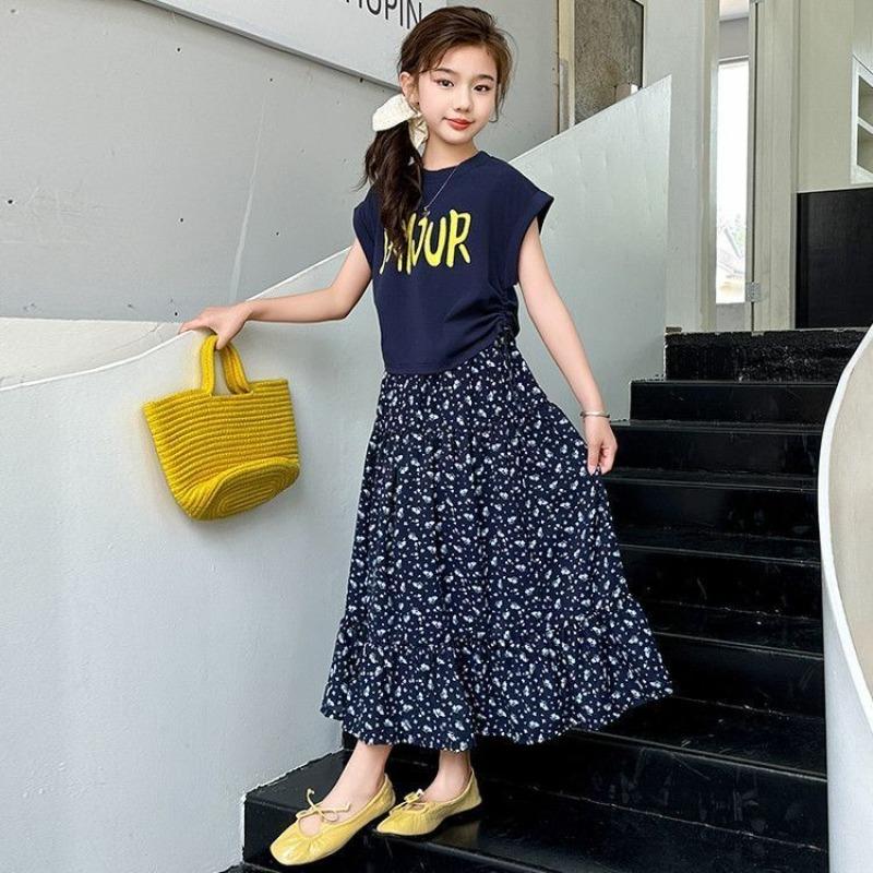 Girl s Floral Summer Skirt Trendy Lightweight Floral Half Skirt for Kids Cute Floral Dress for Children Summer Fashion 170 темно-синього кольору
Girl s Floral Summer Skirt Trendy Lightweight Floral Half Skirt for Kids Cute Floral Dress for Children Summer Fashion 170 темно-синього кольору