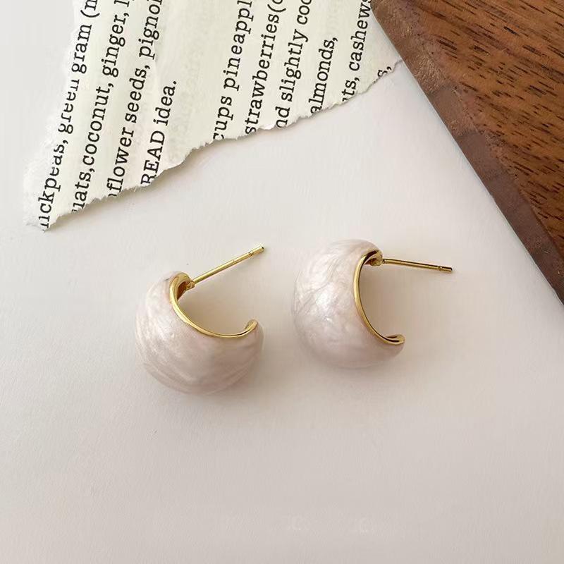 Елегантні Ретро Осінньо-Зимові Білі Пусети: Розкішний, Модний та Універсальний Дизайн
Елегантні Ретро Осінньо-Зимові Білі Пусети: Розкішний, Модний та Універсальний Дизайн