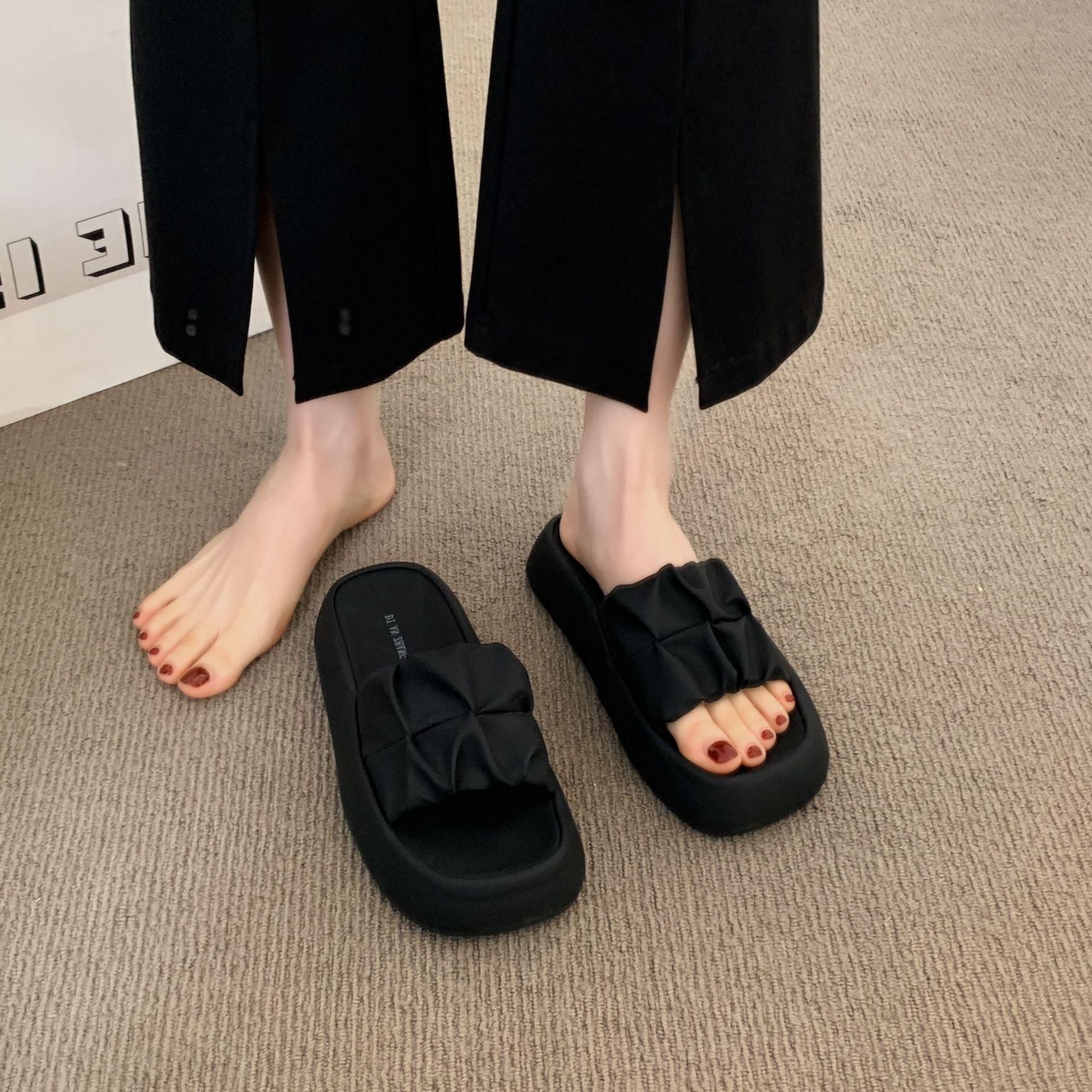 Cool slippers women s summer wear 2025 new thick-soled casual beach sandals fashionable women s non-slip one-word drag for pregnant women 35 чёрный
Cool slippers women s summer wear 2025 new thick-soled casual beach sandals fashionable women s non-slip one-word drag for pregnant women 35 чёрный