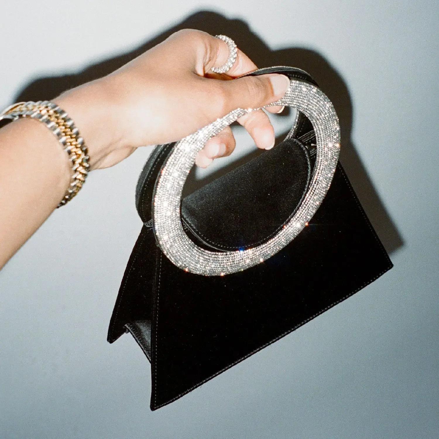 Luxury Rhinestone Evening Clutch Round Diamond Handle Handbags Satin Shoulder Bags Party Wedding Purses Ladies Designer Bag Tote
Luxury Rhinestone Evening Clutch Round Diamond Handle Handbags Satin Shoulder Bags Party Wedding Purses Ladies Designer Bag Tote