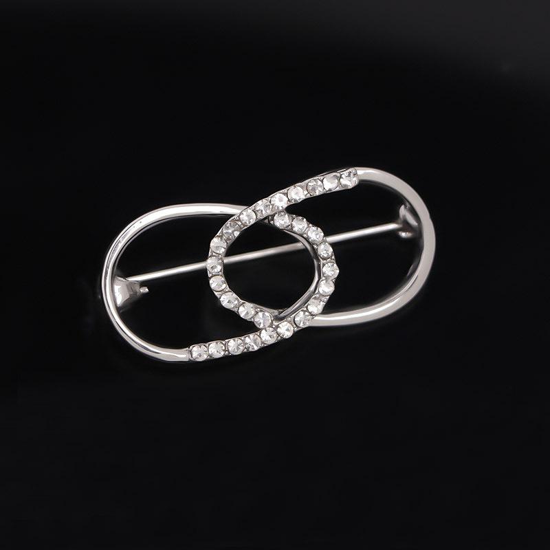 Square paper clip Anti-light buckle Diamond corsage waist pin Summer brooch
Square paper clip Anti-light buckle Diamond corsage waist pin Summer brooch