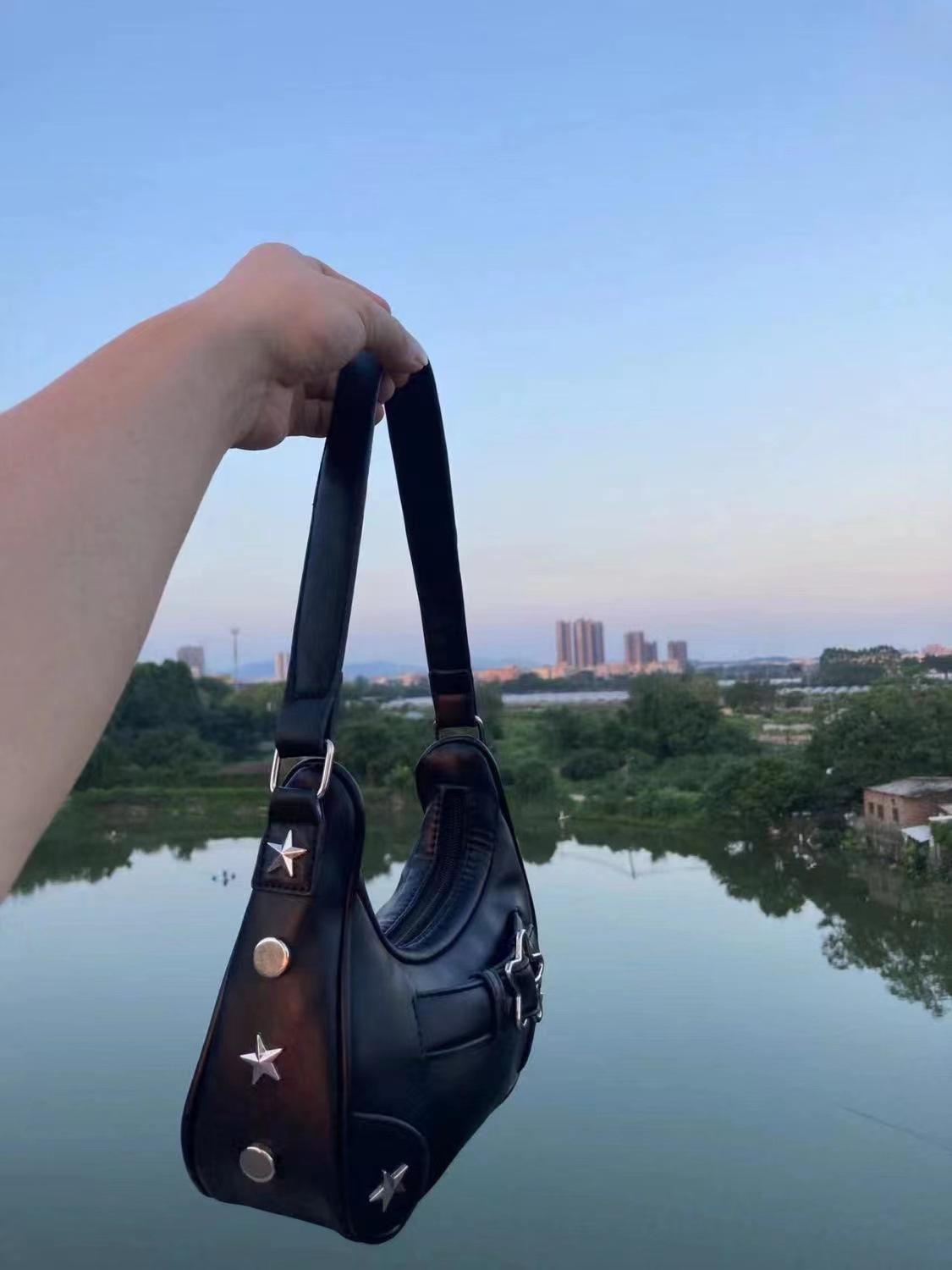 Сумка-багет Женская Сумка-подмышка Красотка из искусственной кожи Индивидуальность Пряжка-звезда Сумка через плечо Женская сумка чёрный
Сумка-багет Женская Сумка-подмышка Красотка из искусственной кожи Индивидуальность Пряжка-звезда Сумка через плечо Женская сумка чёрный