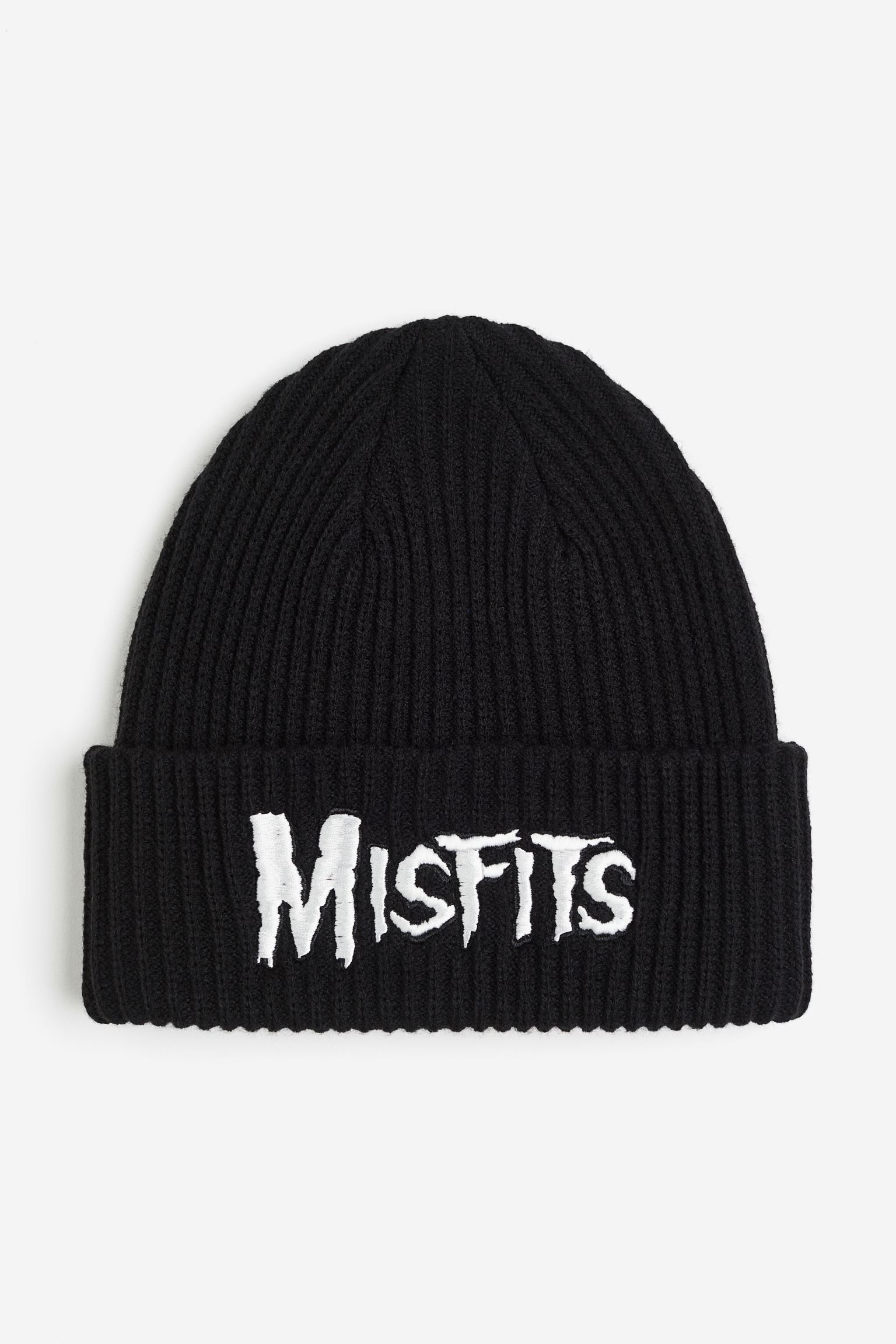 Шапка в рубчик с вышивкой
Шапка в рубчик с вышивкой