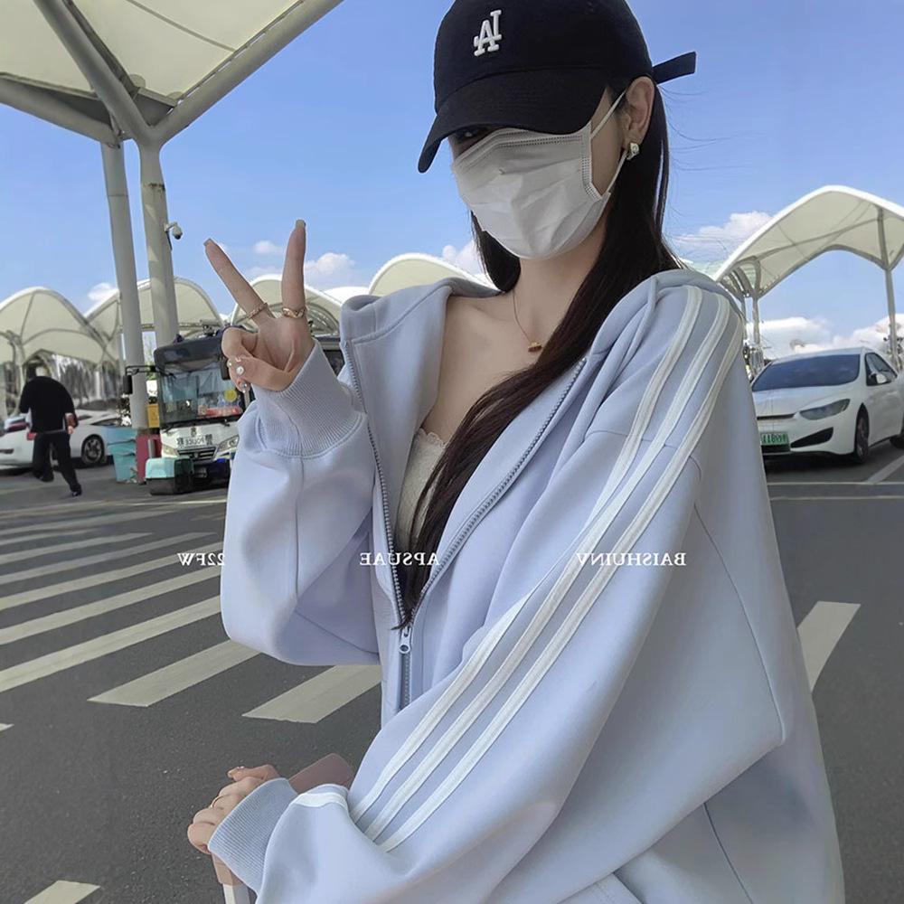 Women s Blue Oversized Cardigan Sweatshirt, 2025 Korean-Style, Straight Shoulder Design, Loose Fit, Perfect for Spring and Autumn. L (for 100-120 jin)
Women s Blue Oversized Cardigan Sweatshirt, 2025 Korean-Style, Straight Shoulder Design, Loose Fit, Perfect for Spring and Autumn. L (for 100-120 jin)