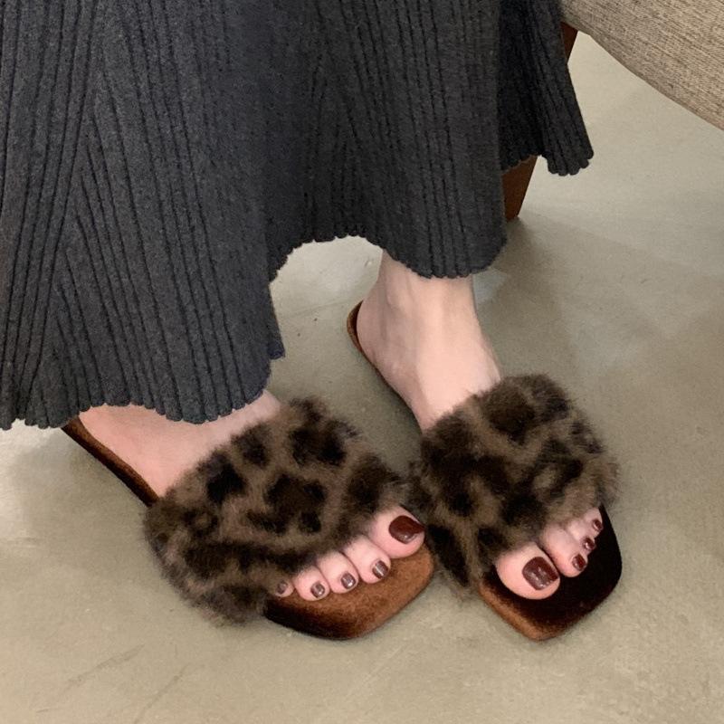New retro leopard print square head high heel fluffy slippers women s wear 2025 autumn temperament slope heel lazy word drag 39
New retro leopard print square head high heel fluffy slippers women s wear 2025 autumn temperament slope heel lazy word drag 39