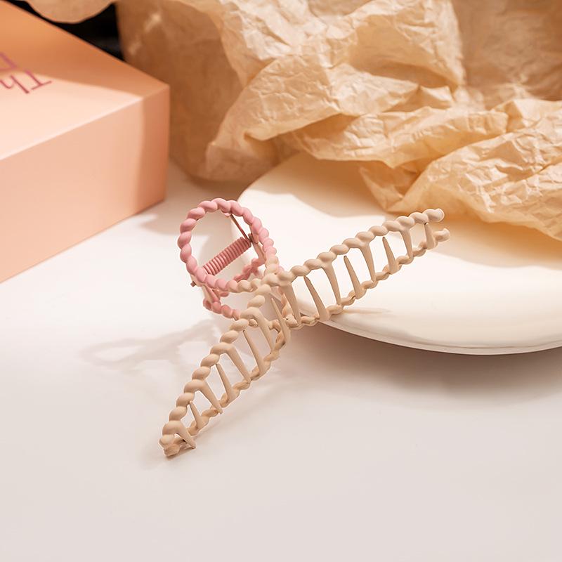 Japanese & Korean Pink Sweet Girl Geometric Hair Clip - Fresh, Simple, Hollow Design
Japanese & Korean Pink Sweet Girl Geometric Hair Clip - Fresh, Simple, Hollow Design