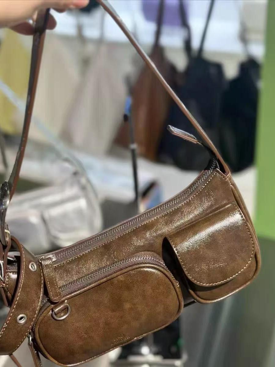 Korea Niche FindKapoor Multi-Pocket ITZY Style Crossbody Shoulder Bag for Women
Korea Niche FindKapoor Multi-Pocket ITZY Style Crossbody Shoulder Bag for Women